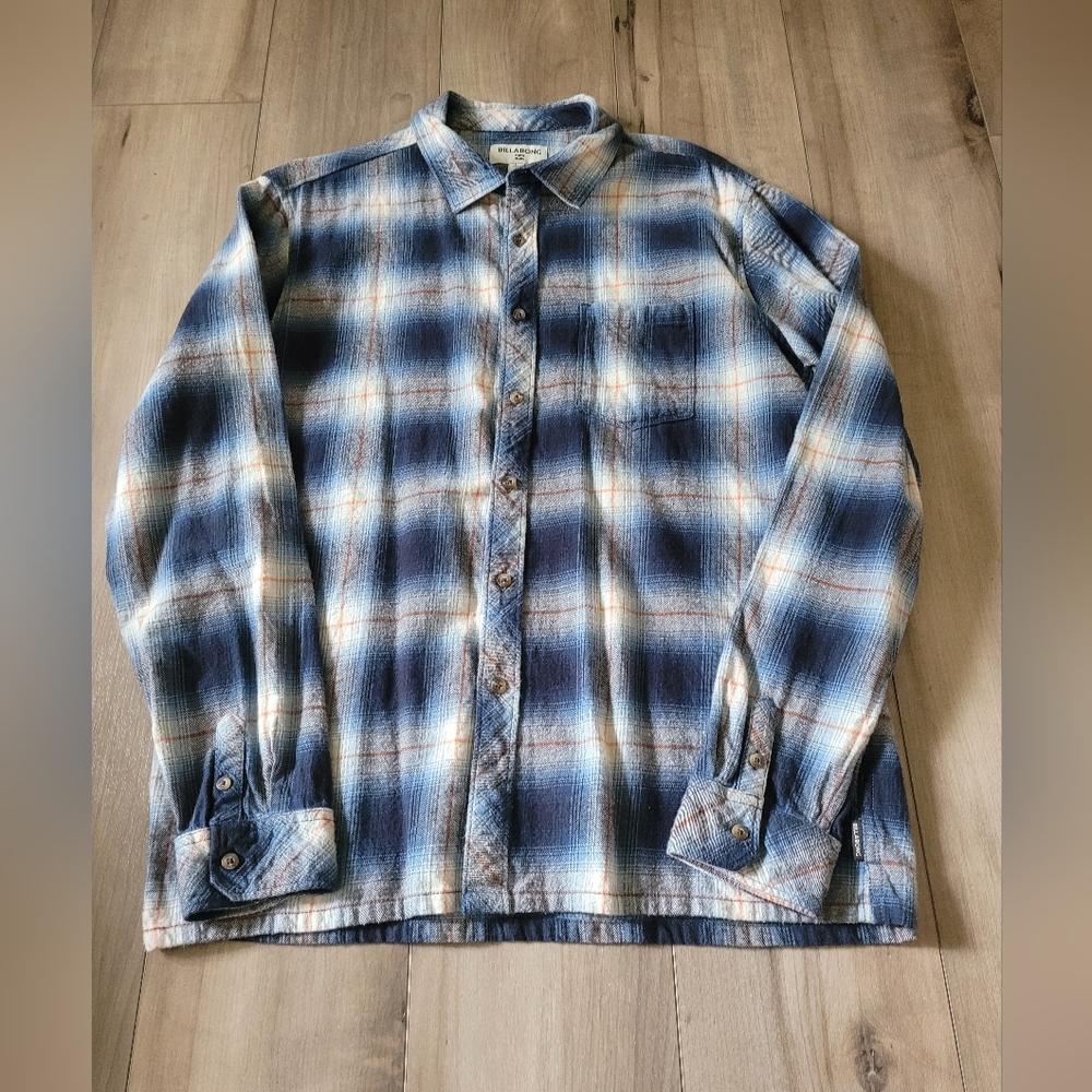 Billabong Navy and Beige Plaid Button Down Shirt